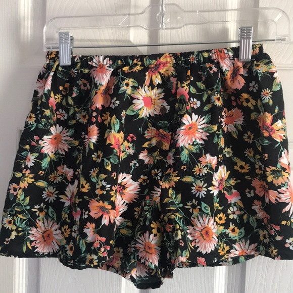 Floral Shorts - Picture 1 of 4